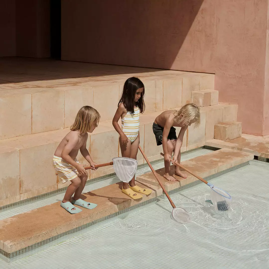 Holiday Shop Liewood - Gustav Swim Fins - Whale Blue (available In 3 Sizes) 5 Holiday Shop Liewood - Gustav Swim Fins - Whale Blue (available In 3 Sizes)