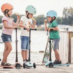 Scoot And Ride Scooter - Highwaykick 3 LED In Blueberry 10 Scoot And Ride Scooter - Highwaykick 3 LED In Blueberry