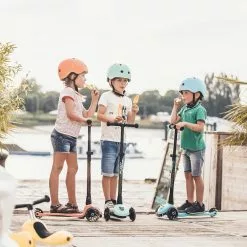 Scoot And Ride Scooter - Highwaykick 3 LED In Blueberry