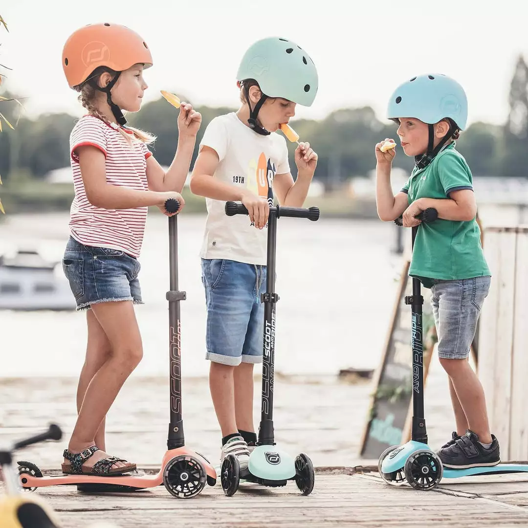 Scoot And Ride Scooter - Highwaykick 3 LED In Kiwi 7 Scoot And Ride Scooter - Highwaykick 3 LED In Kiwi