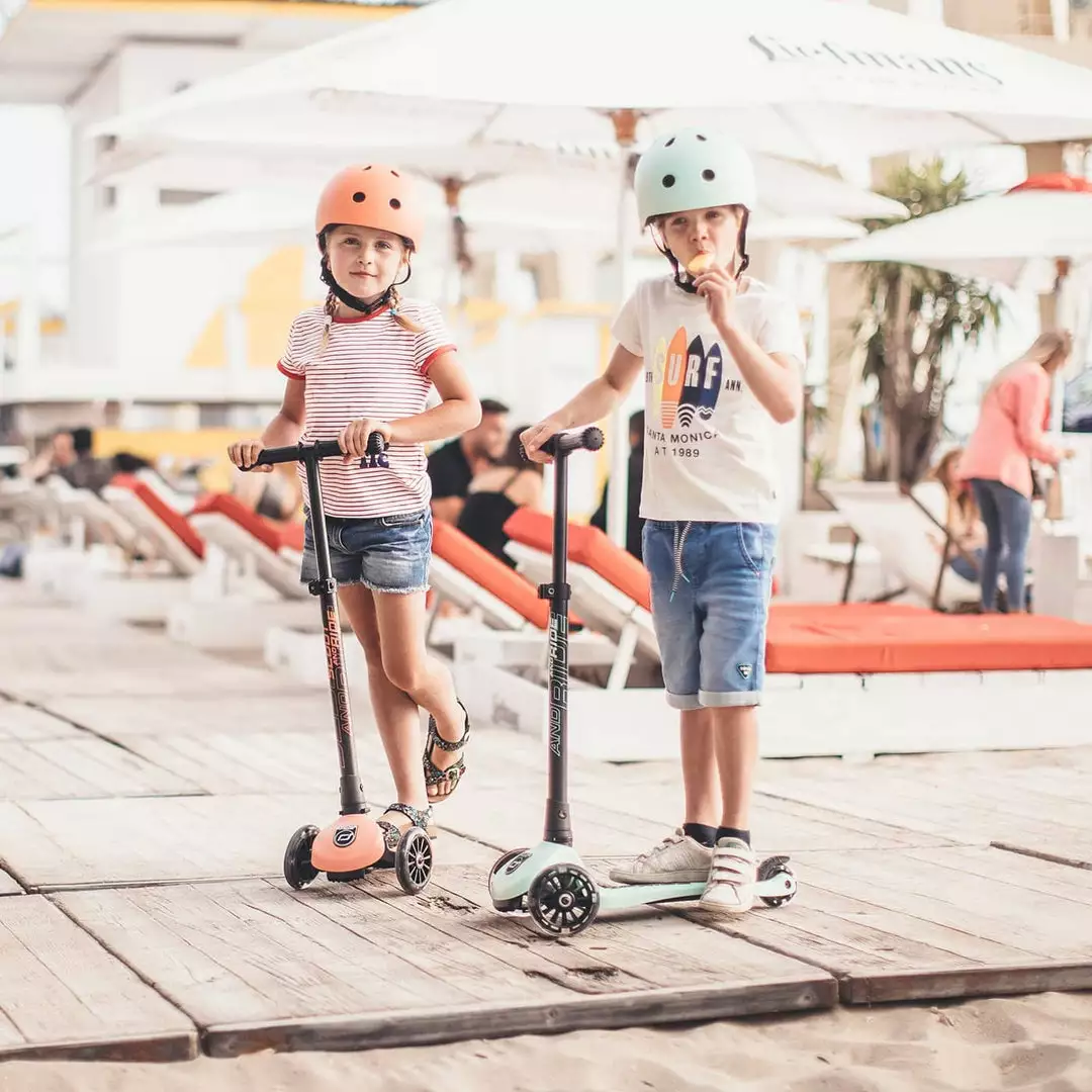 Scoot And Ride Scooter - Highwaykick 3 LED In Kiwi 6 Scoot And Ride Scooter - Highwaykick 3 LED In Kiwi