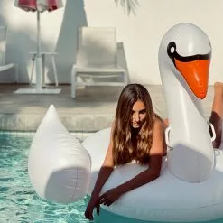 Sunnylife - Luxe Ride-On Swan 12 Sunnylife - Luxe Ride-On Swan