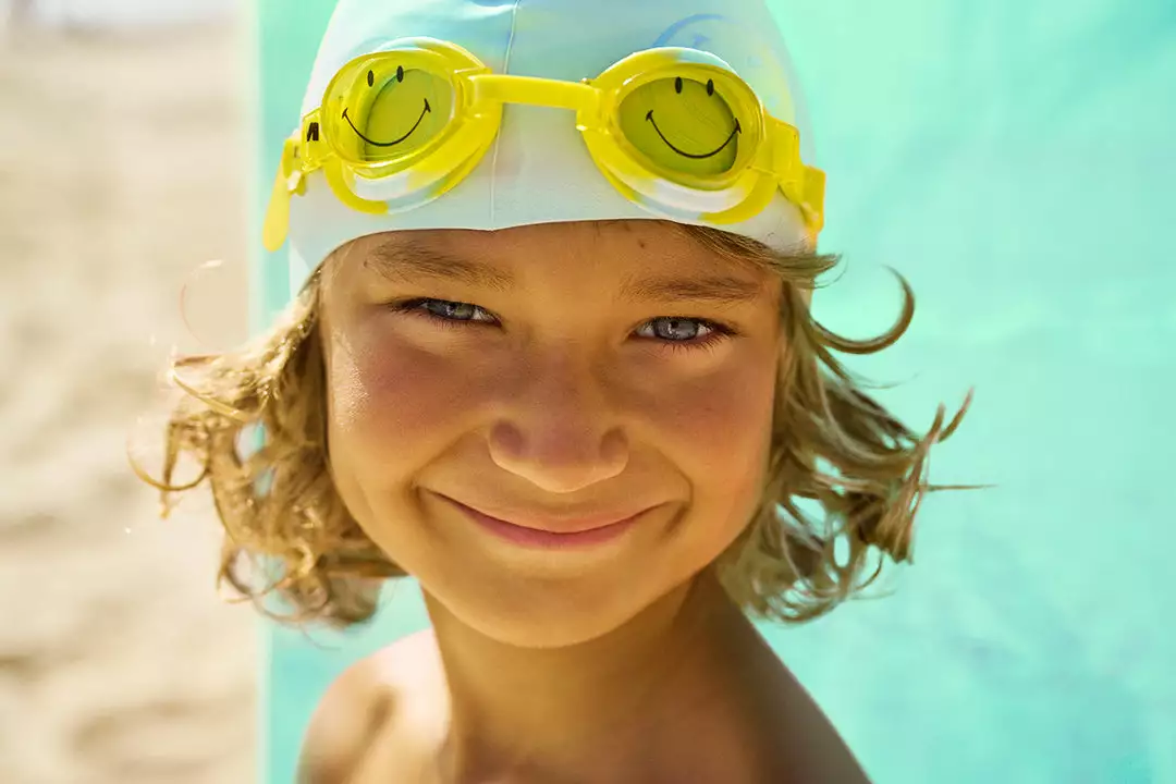 Sunnylife - Mini Swim Goggles Smiley Holiday Shop 5 Sunnylife - Mini Swim Goggles Smiley Holiday Shop
